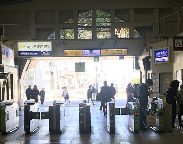 目白駅改札