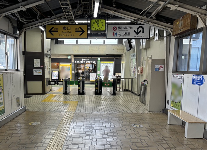 JR東中野駅東口の改札前