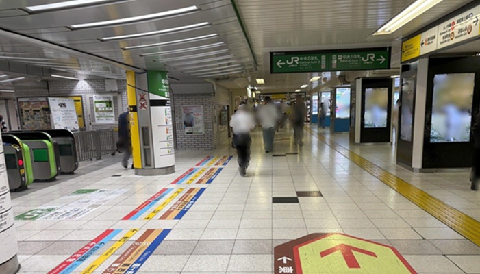 JR池袋駅の中央2改札近く