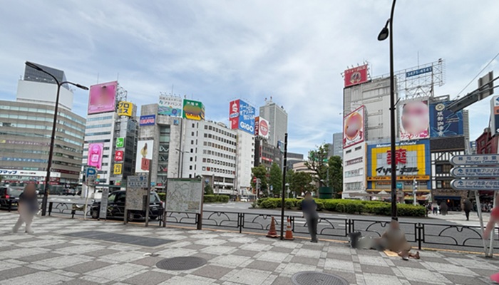 池袋駅の東口の中央