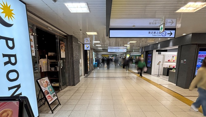 池袋駅西口の北通路
