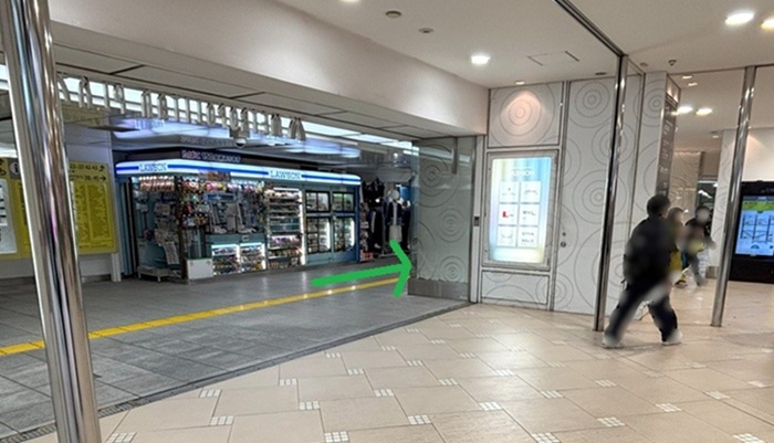 池袋駅の南通路