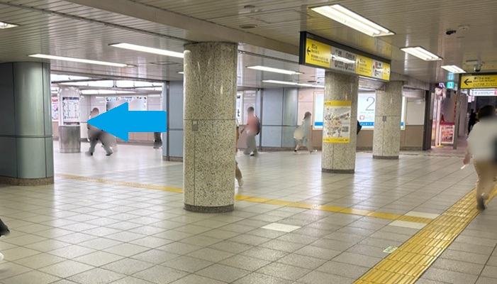 池袋駅のアゼリアロード近く
