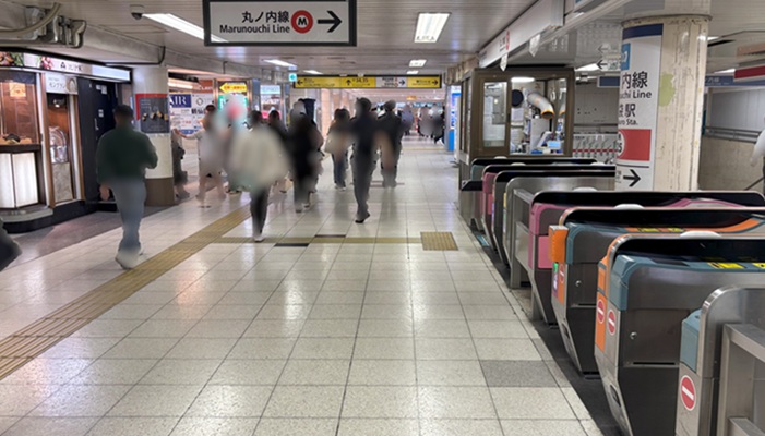 丸ノ内線池袋駅の中央通路中央改札の横