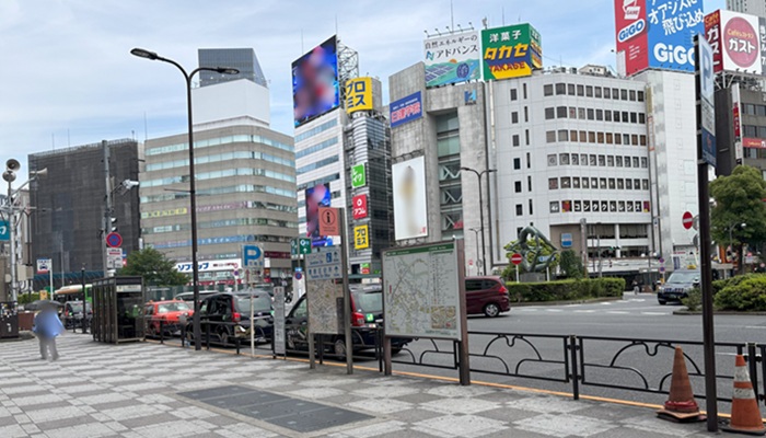 池袋駅の東口中央