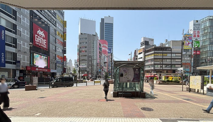 池袋駅西口の中央