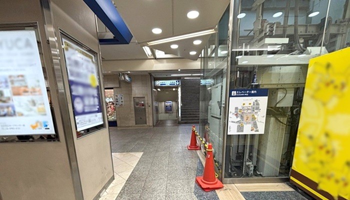 池袋駅西口のエレベーター