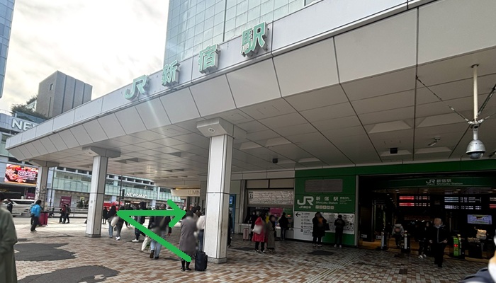 新宿駅東南改札の近く