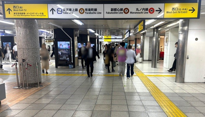 池袋駅南通路の西口(北・中央)案内板