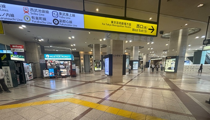 東武東上線池袋駅南改札前の西口(南)案内板