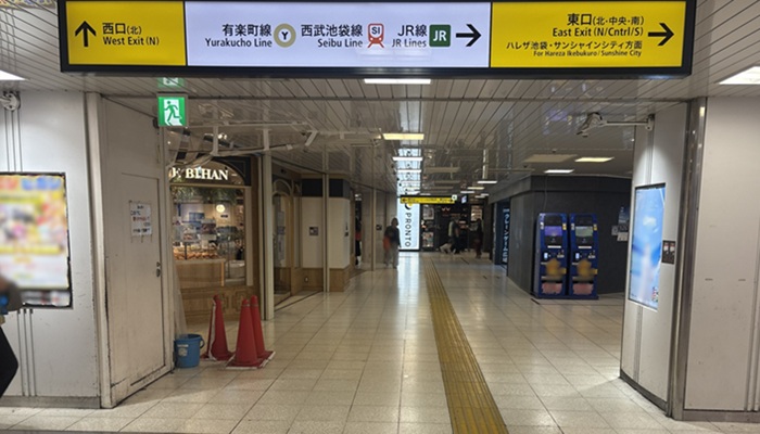 池袋駅東武東上線北改札前の通路
