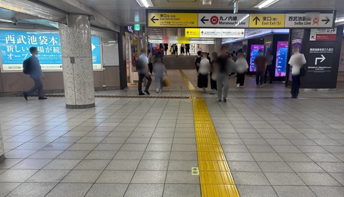 有楽町線南通路東改札付近から35番出口(サンシャインシティ方面)へ向かう地下通路