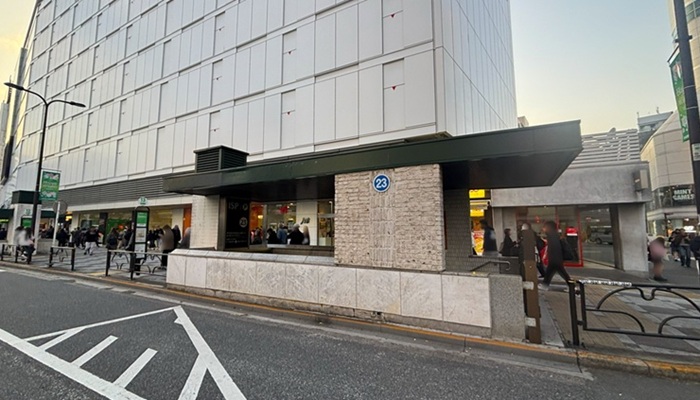 池袋駅23番出口の外観